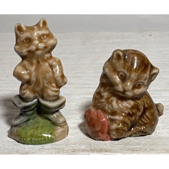 2 Vintage Wade England Porcelain Cat Figurines Puss & Boots & Kitten With Yarn - Picture 1 of 8